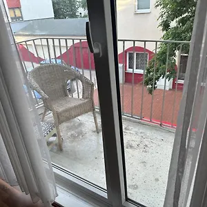 4 Monteuren , Apartment